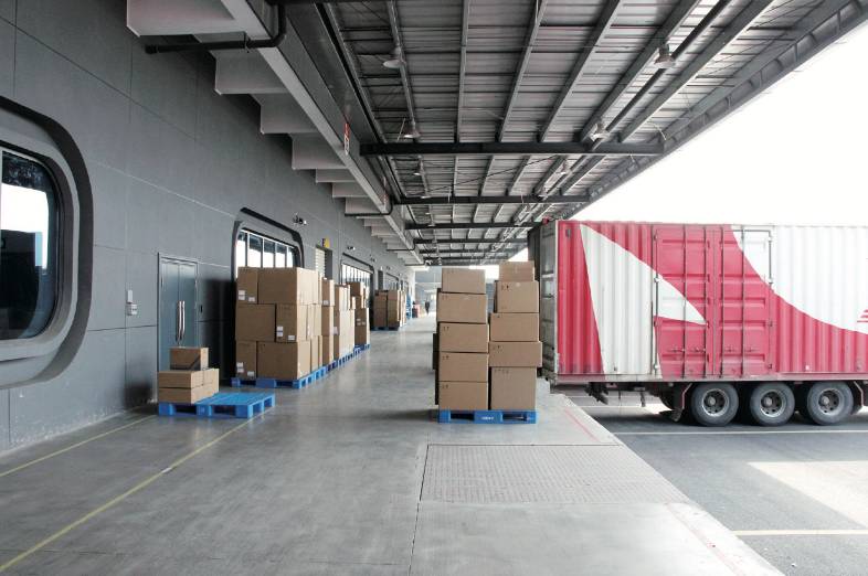 探秘?？低曂]基地 機(jī)器人智能倉(cāng)儲(chǔ)系統(tǒng)如何助力工業(yè)智造升級(jí)